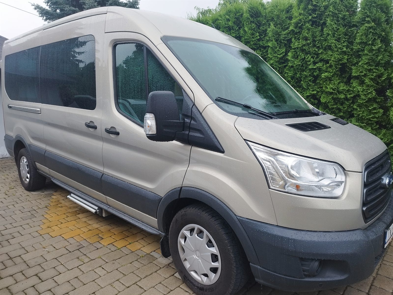 Ford Transit z zewnątrz